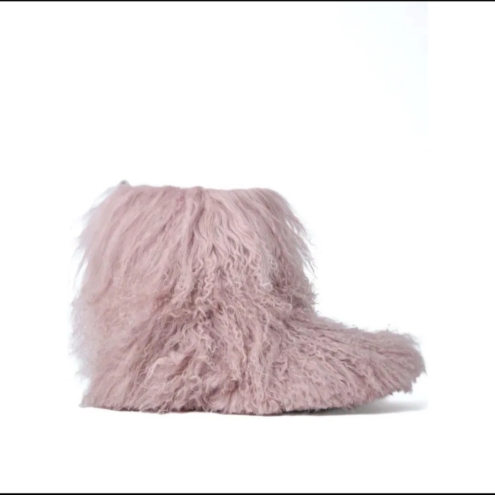 UGG Classic Fluff Momma Fawn Short Shearling Boots 8US